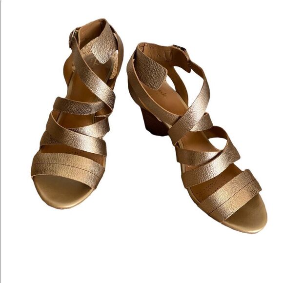 Clarks Artisan Ranae Estelle Gold Sandal Size 10 - Picture 1 of 7
